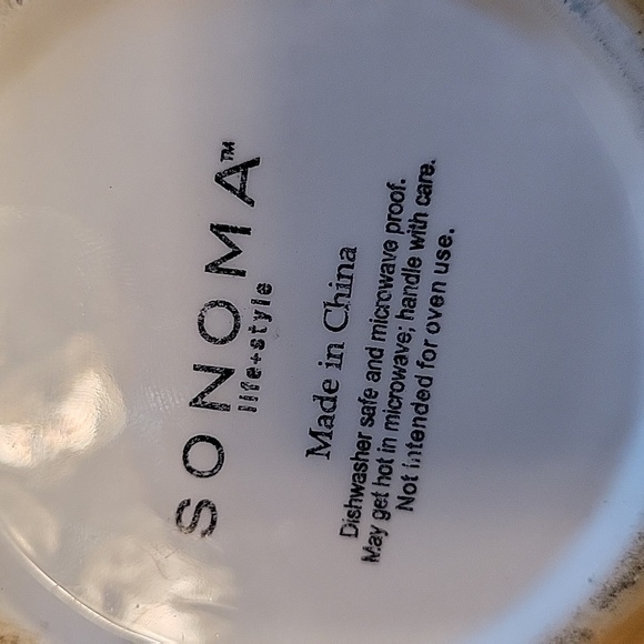 Ceramic Snowman Holiday/Winter dish...he's holding a heart! Cute! - Picture 4 of 4